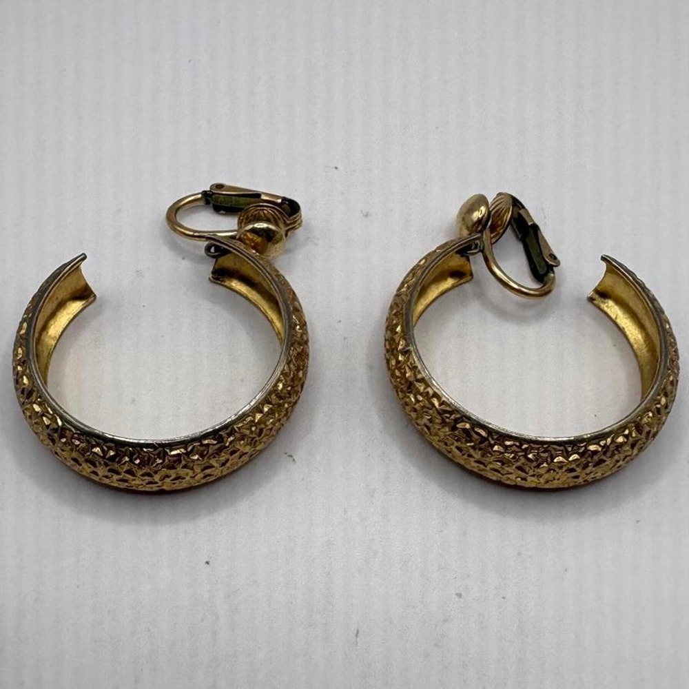 Vintage Gold Textured Chunky Hoop Clip On Earrings 80s 90s Statement Jewelry